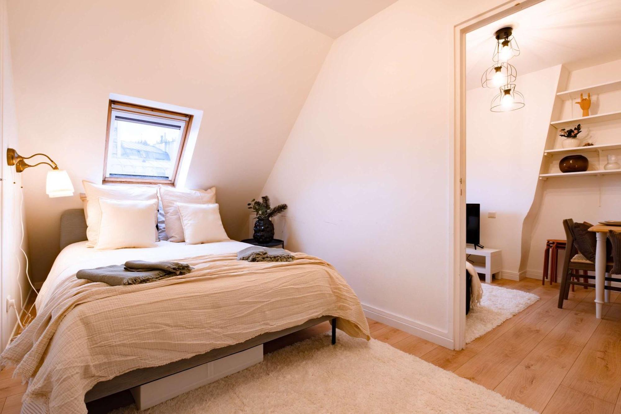 Apartment Peaceful Flat Martyrs For 6 Guests Paris